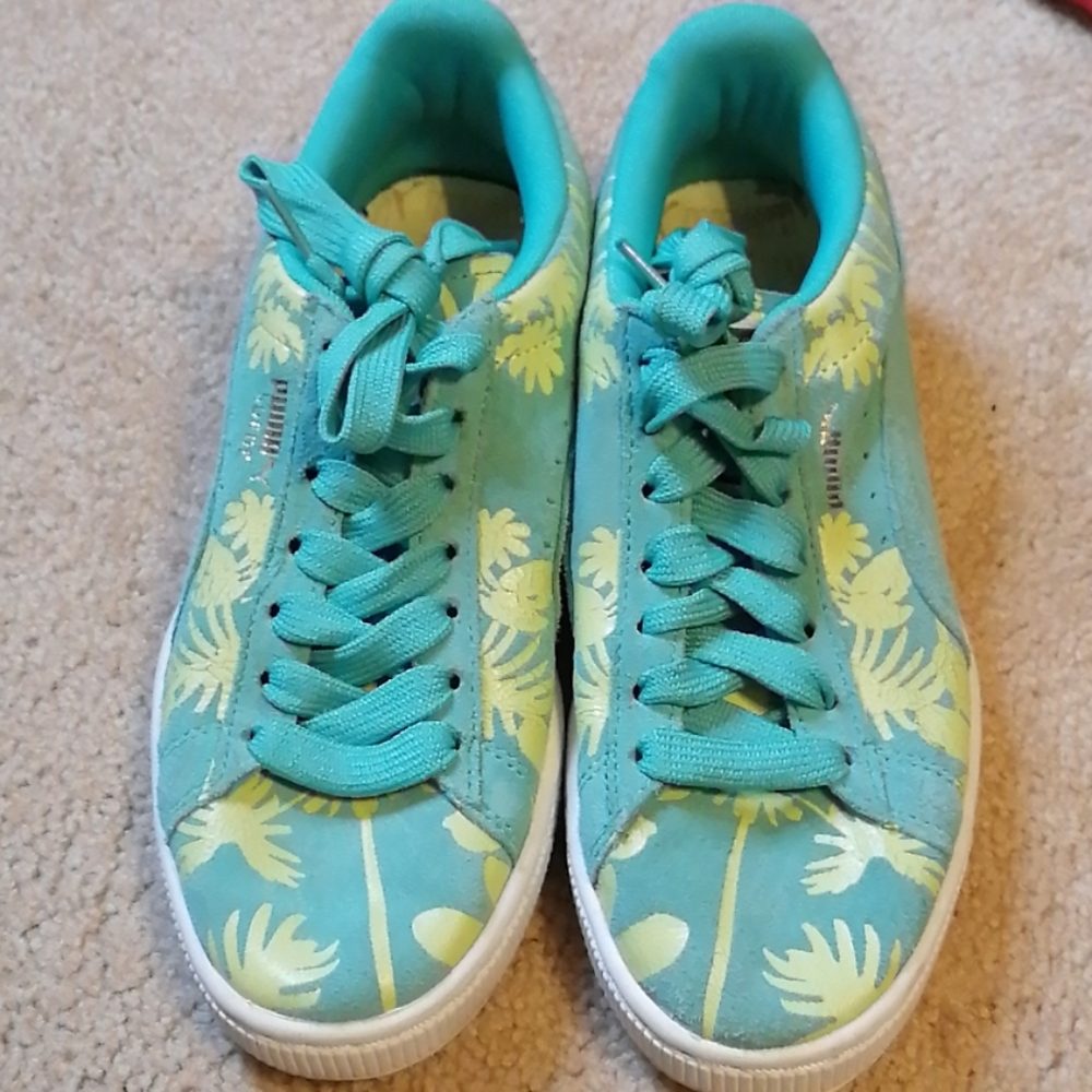 Women's Puma Sneakers
